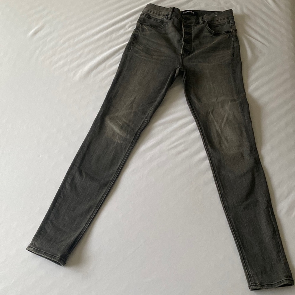 Super high waisted waisted button front jeans.